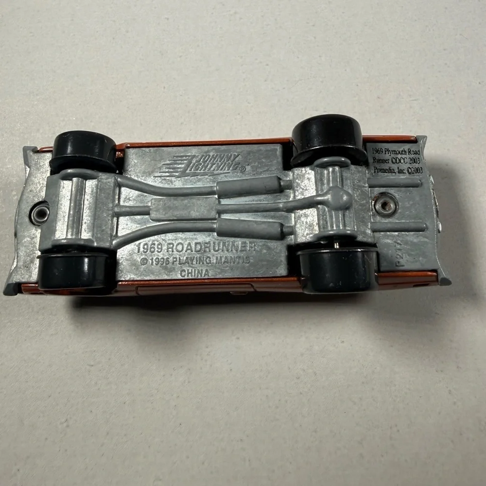 Johnny Lighting 1969 Plymouth Roadrunner Die-Cast 1:64
